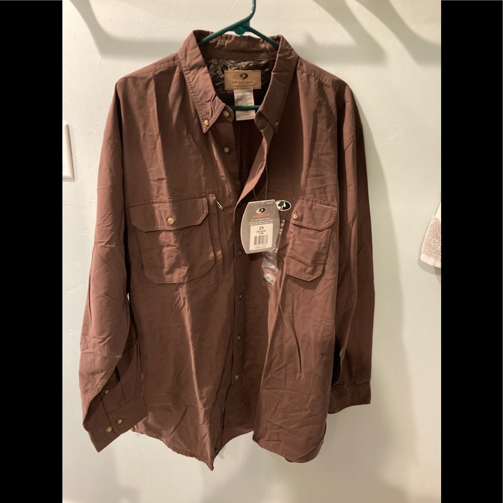 NWT Mossy Oak man’s dark brown and camo dressy shirt